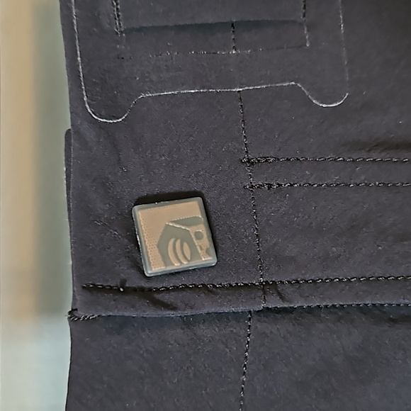 Mountain Hardwear Performance Shorts - Picture 4 of 10